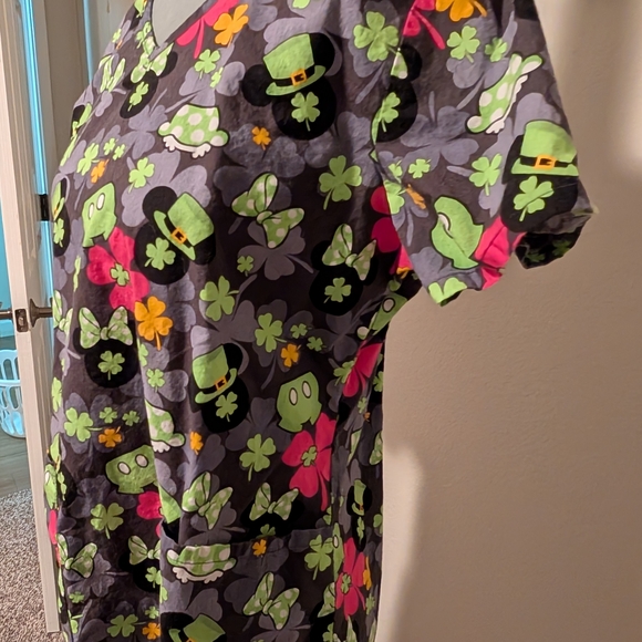 Colorful Patterned Scrub Top - Picture 5 of 7
